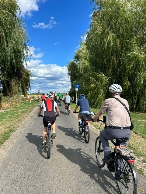 Fahrt 17. Archäologische radtour