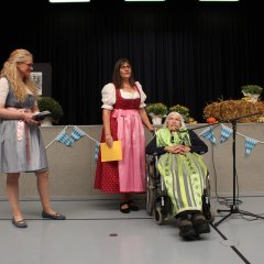 Stefanie Link teilt ein Gedicht über die Zeit beim Seniorenoktoberfest 26