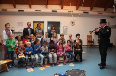 Schornsteinfeger besucht Kindertagesstädte